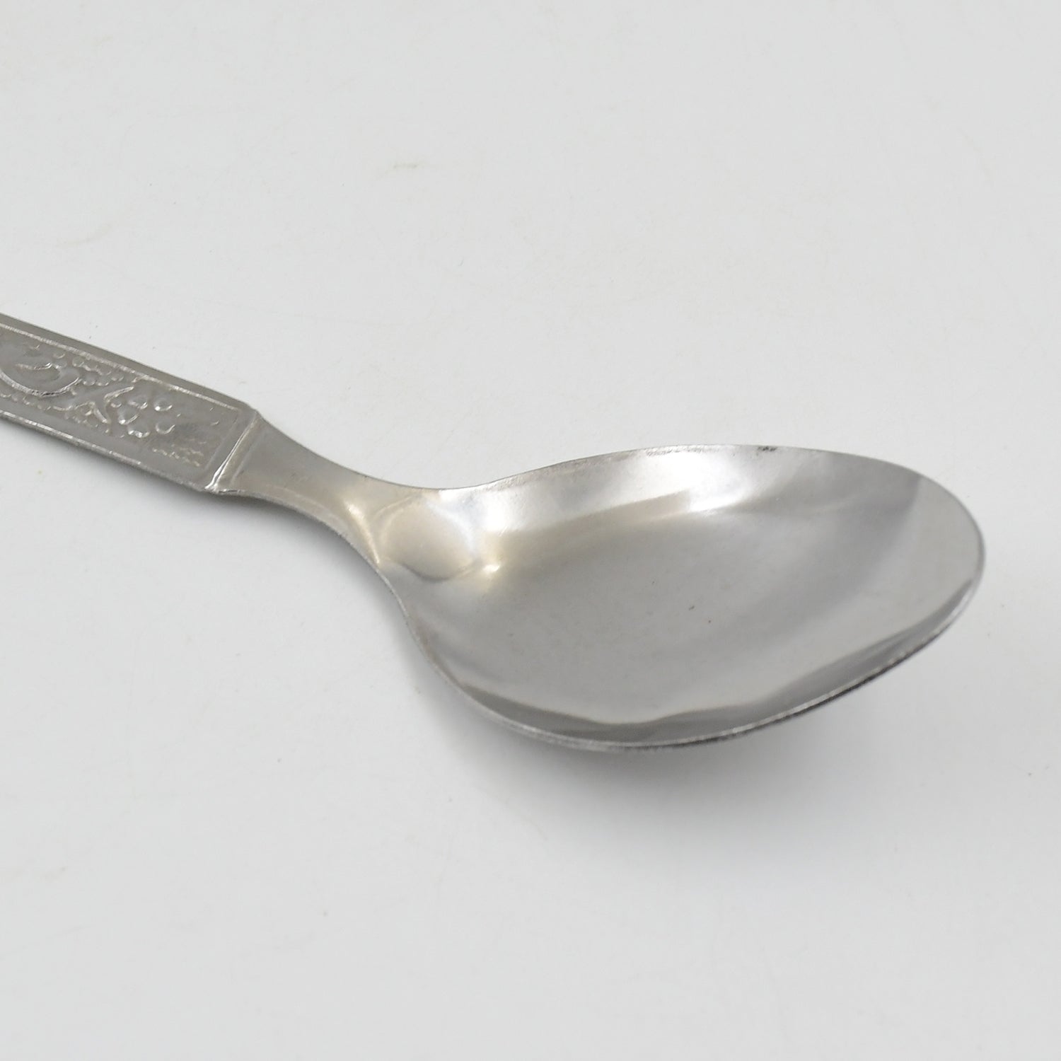 Stainless steel dinner spoons in a set of 12, medium size for everyday dining